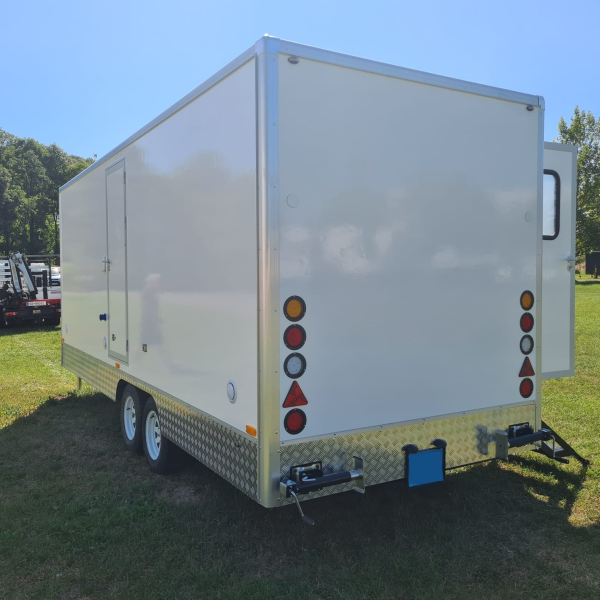 Toilett Trailer PTS5904 mit 4 Kabinen